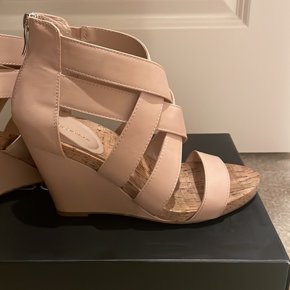 BCBG: wedge - Picture 6 of 7